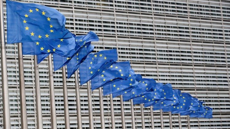 EU-Flaggen vor dem Sitz der EU-Kommission in Brüssel
