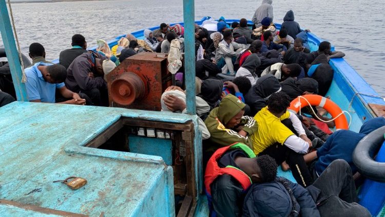 Tausende sterben, weil Boote kentern oder weil sie auf der Überfahrt verdursten oder verhungern