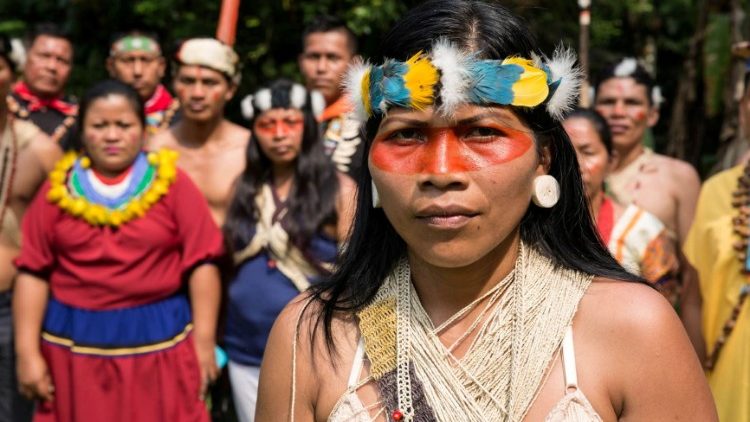 Indigene aus dem ecuadorianischen Amazonas-Gebiet