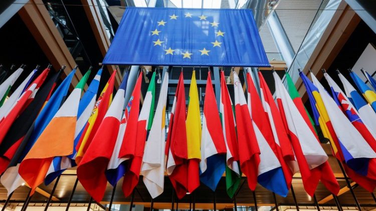 Europos Sąjungos ir narių vėliavos
