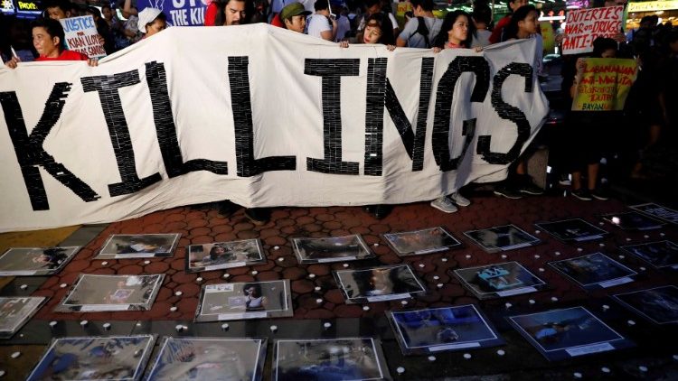 Protest in Quezon City nach dem Tod von 91 Menschen im Jahr 2021