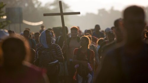 Messico, la marcia dei migranti: la Chiesa chiede responsabilità e dialogo
