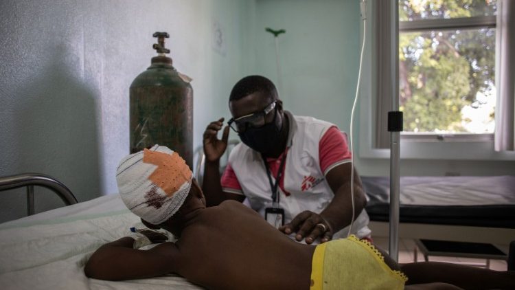 Une enfant soignée au centre hospitalier du Sacré-Coeur tenu par Médecins Sans Frontières, le 28 octobre 2021. (Reuters/Claudia Daut)