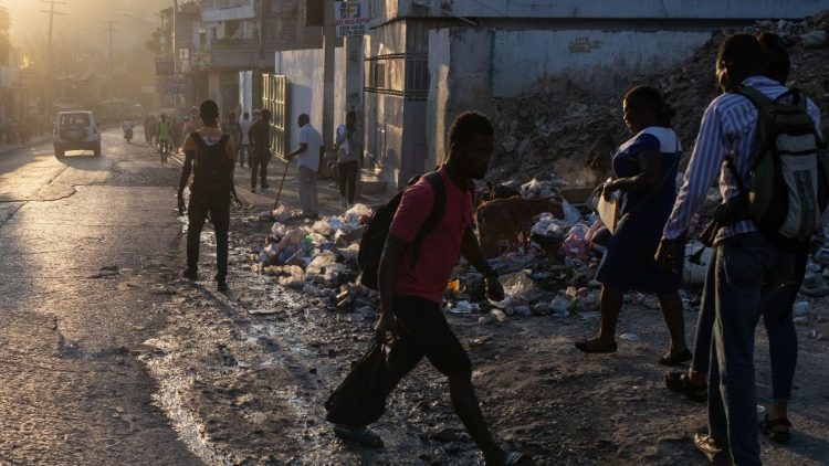 Scène de rue à Port-au-Prince, le 30 octobre 2021.