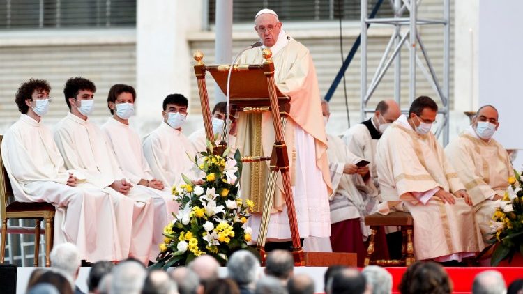Papież w Poliklinice Gemelli: kontemplujmy Serce Jezusa