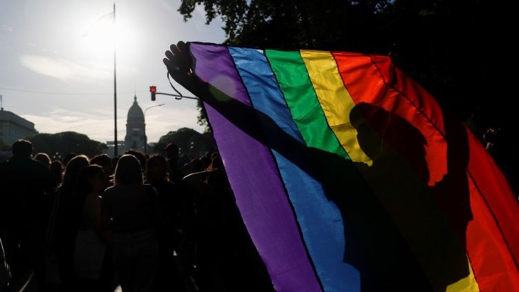 Regenbogenfahne bei einer „Pride-Parade" in Buenos Aires