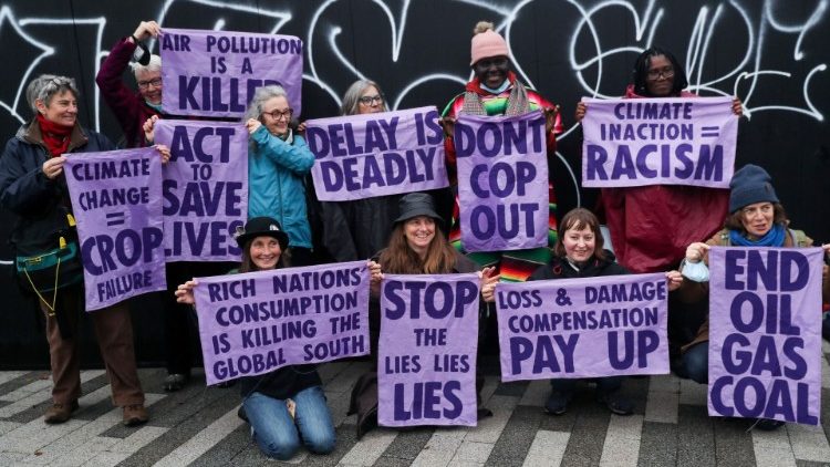 Activistas participan en una protesta durante la COP26, en Glasgow. REUTERS / R. Cheyne
