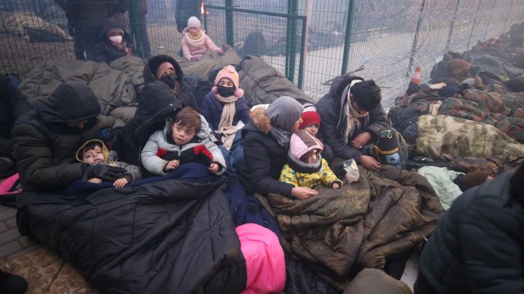 Migrantes en la frontera que divide Polonia y Bielorrusia