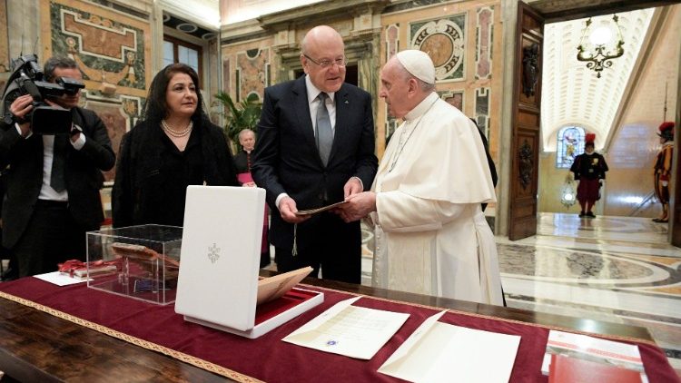 البابا فرنسيس: لينهض لبنان، إنها رسالة علينا أن نناضل من أجلها