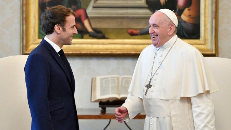 Papa Franjo i predsjednik Emmanuel Macron