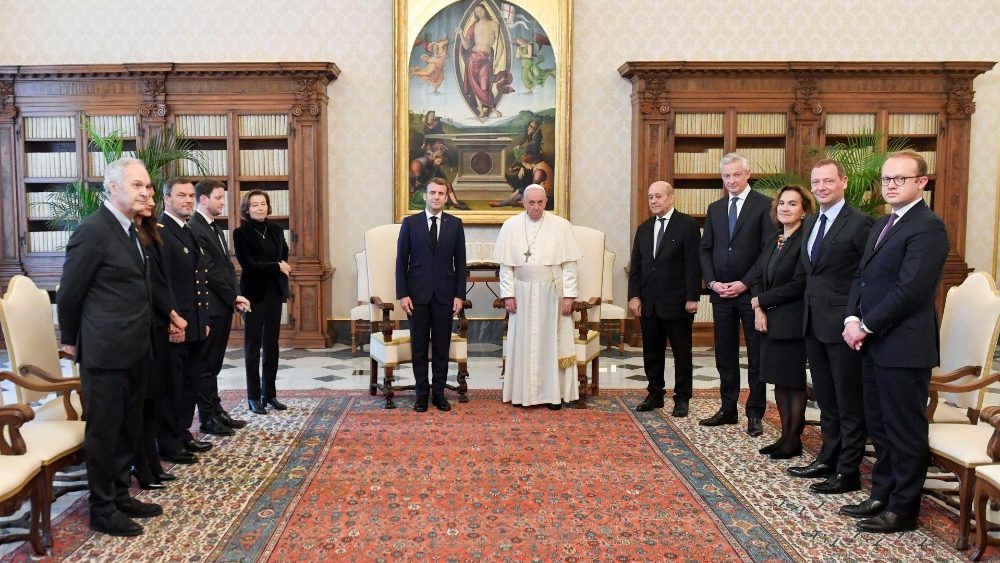 Papež přijal francouzského prezidenta Emmanuela Macrona