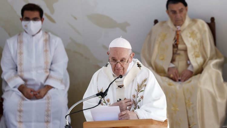 Papst Franziskus bei der Predigt im GSP Stadion auf Zypern