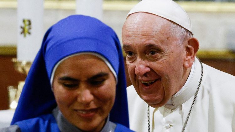 Le Pape François à la rencontre des religieux et religieuses catholiques en Grèce.