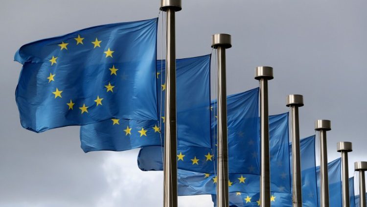 Drapeaux européens devant les bureaux de la Commission européenne à Bruxelles (Belgique). Photo d'illustration. 