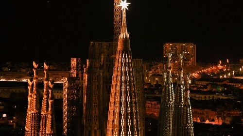 Papst Franziskus und der Stern der „Sagrada Familia“
