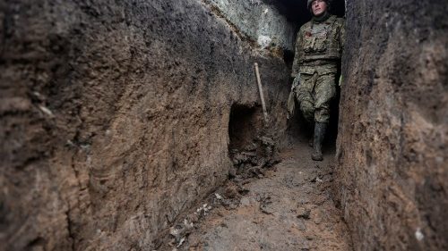 Les tensions à la frontière ukrainienne doivent se résoudre «par un dialogue international» 
