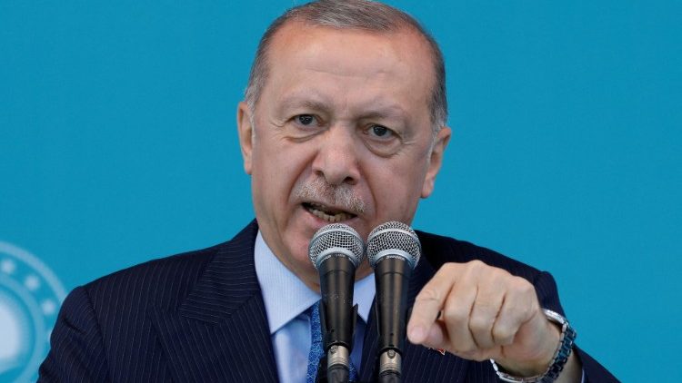 Le président turc, Recep Tayyip Erdogan, lors d'un meeting à Istanbul le 15 décembre 2021.