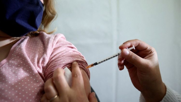 Vaccinazioni in corso in Francia come in tutti i Paesi europei