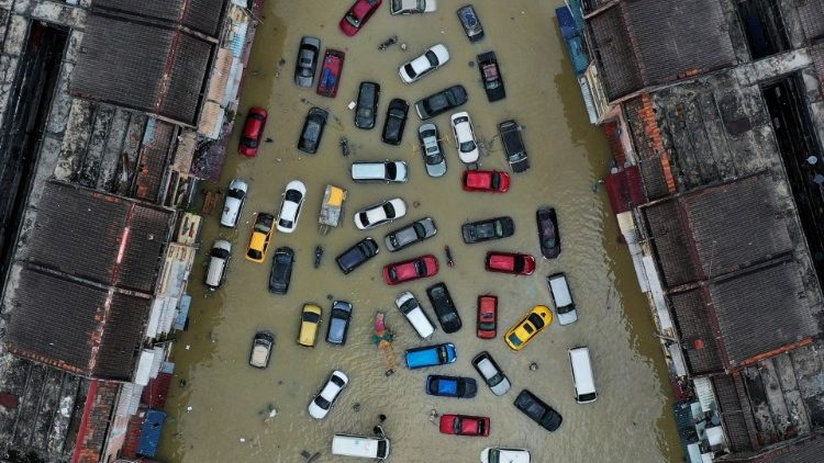 Le inondazioni a Taman Sri Muda, nello Stato di Selangor