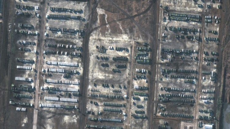 Ein Satellitenfoto vom 5. Dezember zeigt russische Truppen in Soloti, nahe der ukrainischen Grenze