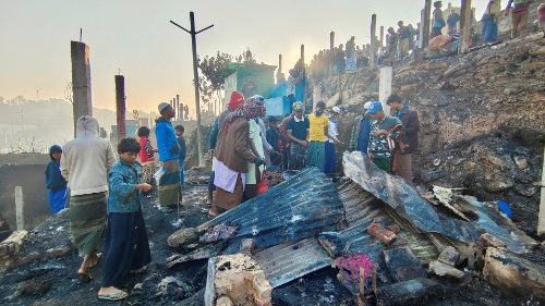 Des milliers de Rohingyas sans abri après un incendie dans un camp de réfugiés