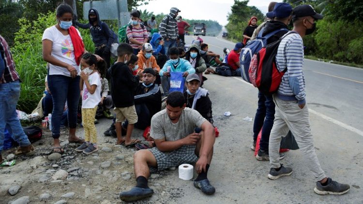 Caravana de migrantes bloqueada en la frontera de Honduras con Guatemala