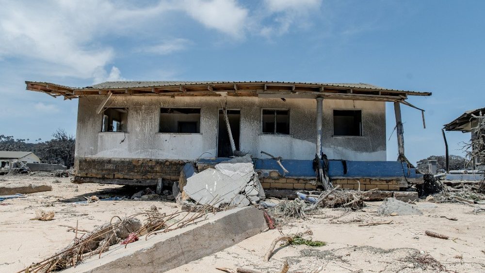 AfterConsequncias da erup??o vulc?nica e do tsunami em Tonga (Malalau Media / via Reuters)