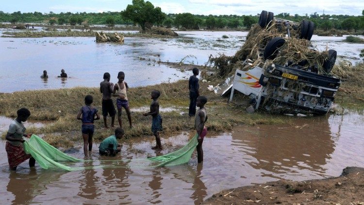 Après le passage du cyclone tropical Ana, sur les bords du Lac Malawi dans le district de Chikwawa (sud du Malawi), le 26 janvier 2022. 
