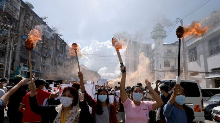 Eine Demo gegen den Putsch im Juli letzten Jahres in Yangon