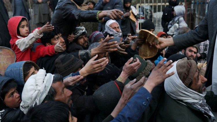 Verteilung von Brot in Kabul am Montag