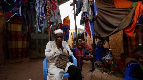 Burkina Faso, missionari: sfollati in crescita per paura e insicurezza 