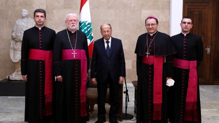 Arcebispo Gallagher com o presidente libanês Michel Aoun