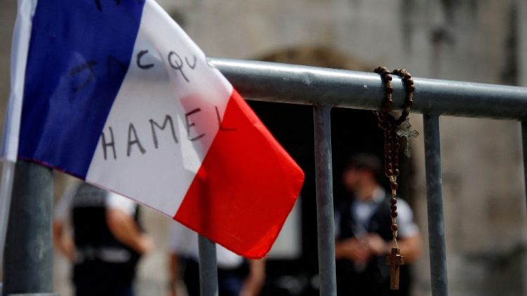 Bycie chrześcijaninem we Francji coraz bardziej niebezpieczne