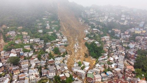 Brasile: Petropolis devastata dalle inondazioni, oltre 110 morti 