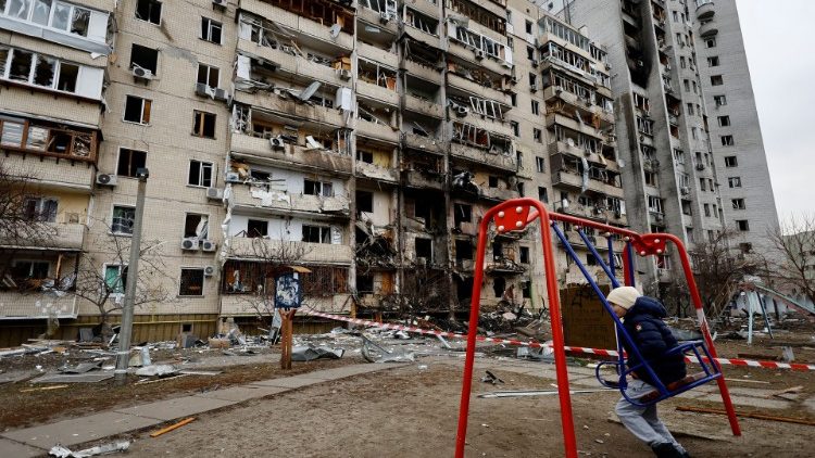 Edifici danneggiati a Kiev dopo l'attacco militare russo