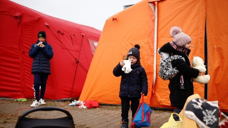 Namioty Nadziei Caritas pomagają uchodźcom na granicy
