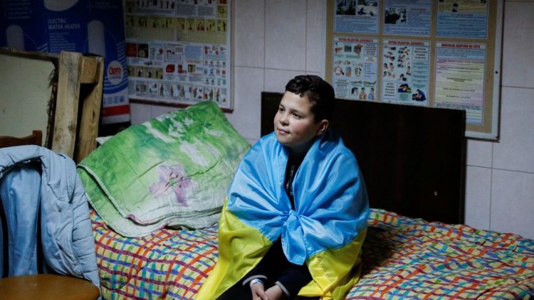 Zakhar, 12 ans, vit désormais dans le sous-sol d'un centre périnatal de Kiev, en Ukraine, le 2 mars 2022. (Reuters/Valentyn Ogirenko)