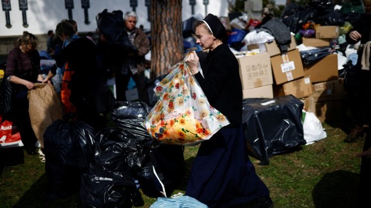 Die ukrainische Gemeinde Santa Sofia in Rom ist schnell zu einer zentralen Sammelstelle für Hilfsgüter geworden