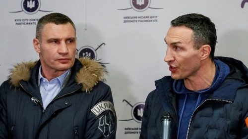Ukraine: Klitschko-Brüder bitten Papst um Hilfe