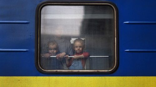 Ucraina: 100 mila minori sfollati dagli orfanotrofi. In Italia si prepara l’accoglienza 