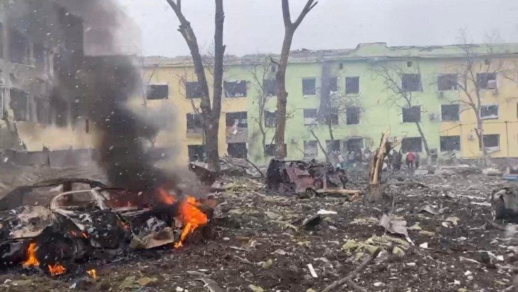 Мариуполь после бомбардировки больницы