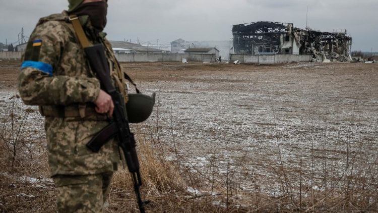 Member of the Ukrainian forces takes a position on the front line in the north Kyiv region