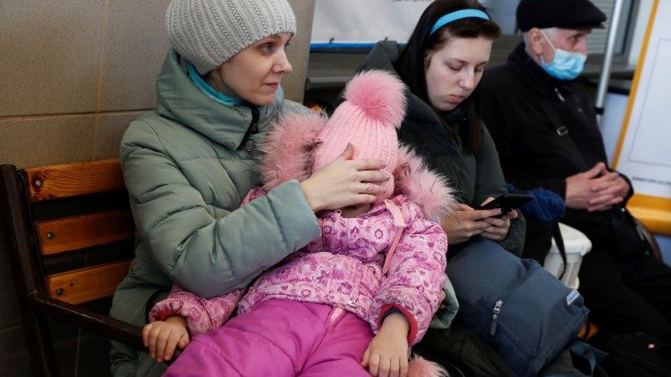 Ukrajnából menekülők a záhonyi vonaton