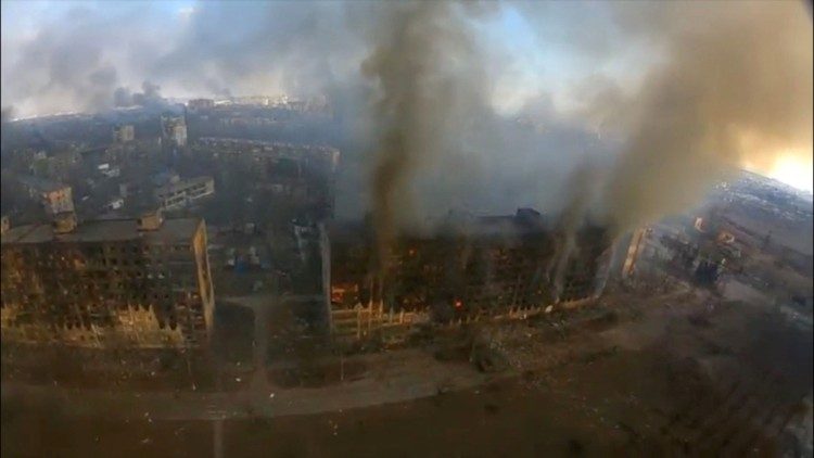 Bombardamenti su Mariupol