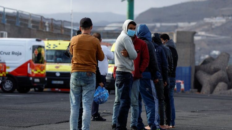 O. Berg: Papież powinien poznać sytuację migrantów na Malcie