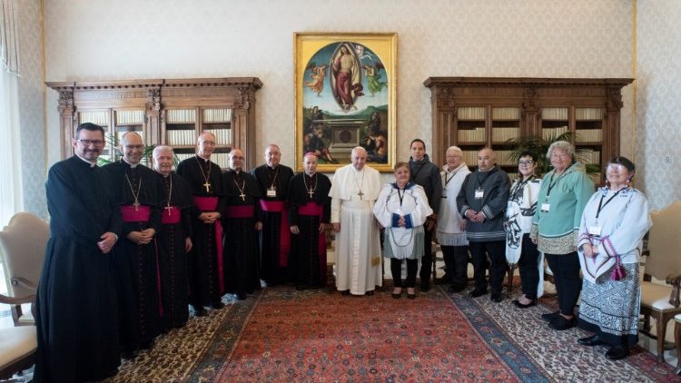 Папа Франциск на встрече с канадской делегацией в Ватикане (28 марта 2022 г.)