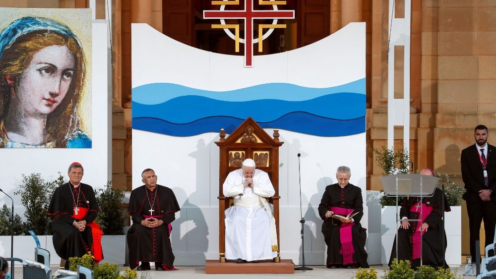 POPE-MALTA/PRAYER