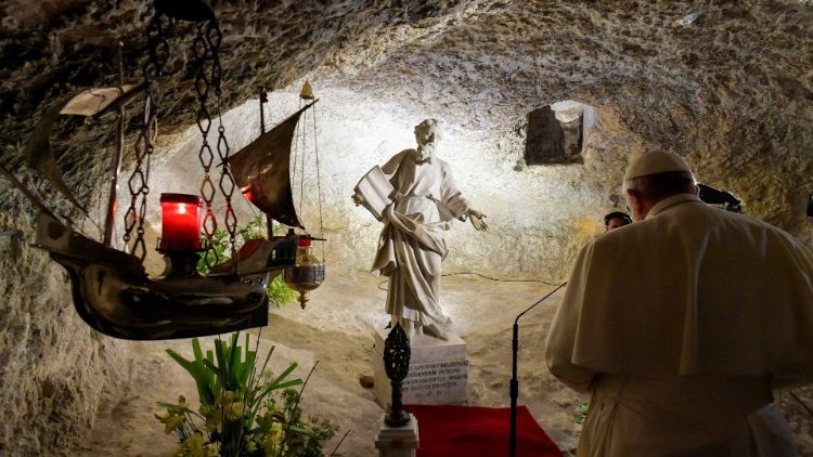 František navštívil Jeskyni svatého Pavla v Rabatu