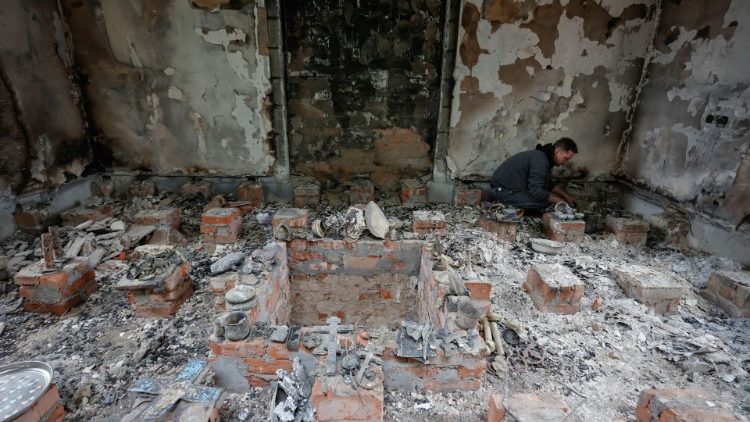 Una Iglesia destruida por las bombas en Ucrania