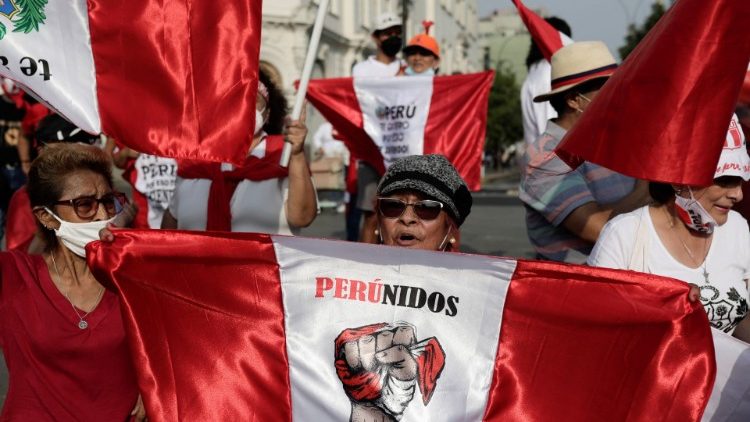 Protestas de ciudadanos peruanos contra el alto costo de vida en el país.